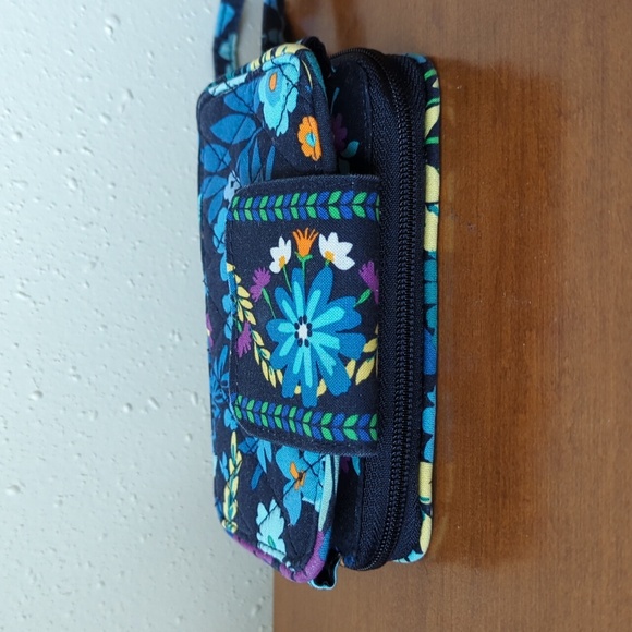 Vera Bradley Midnight Blues Floral Pattern Quilted Zip Around ID Wristlet Wallet - Picture 6 of 9